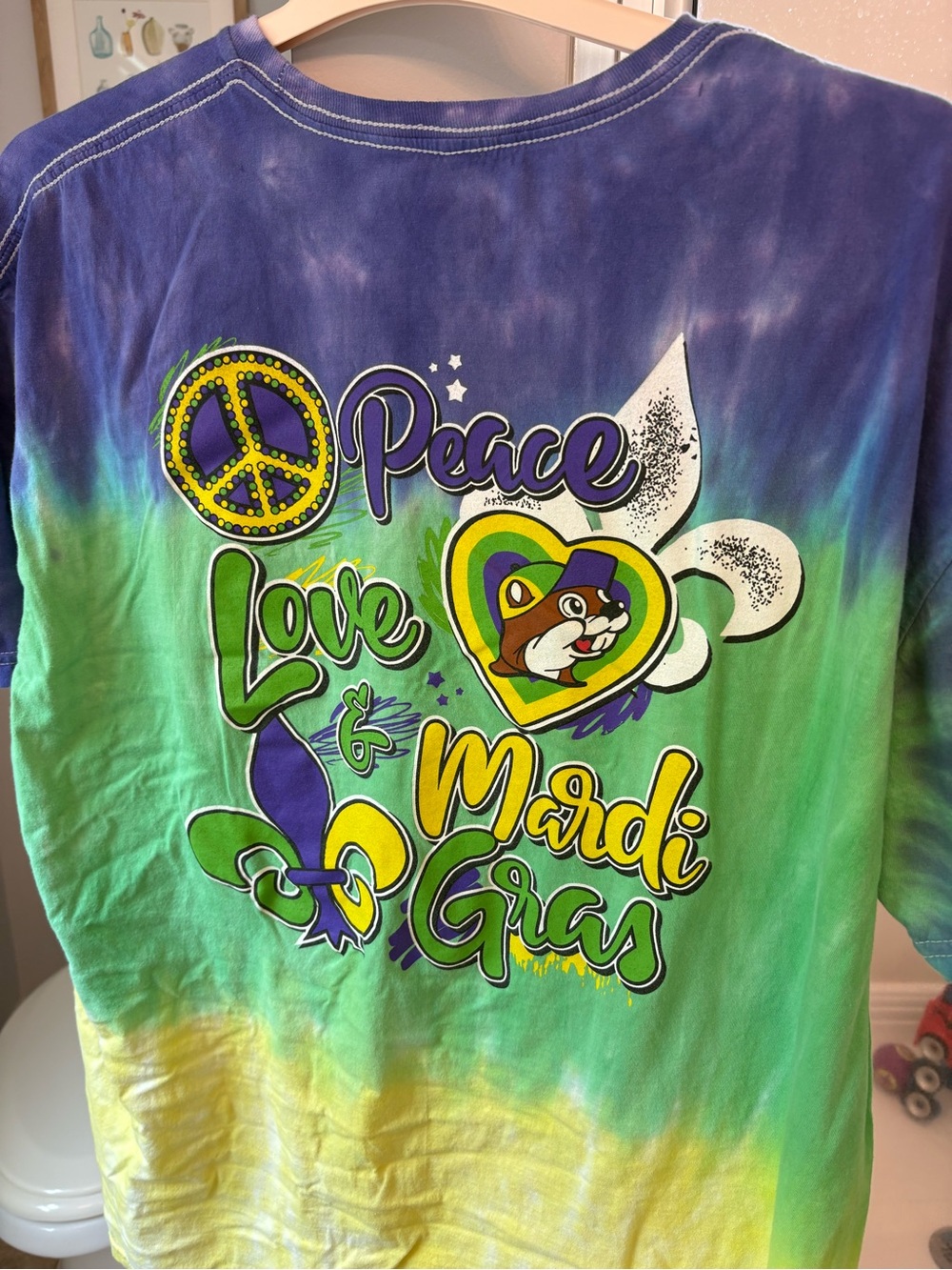 Buc-ee’s Mardi Gras Tie Dye Graphic T-Shirt 2XL Peace Love & Mardi Gras - Picture 5 of 5